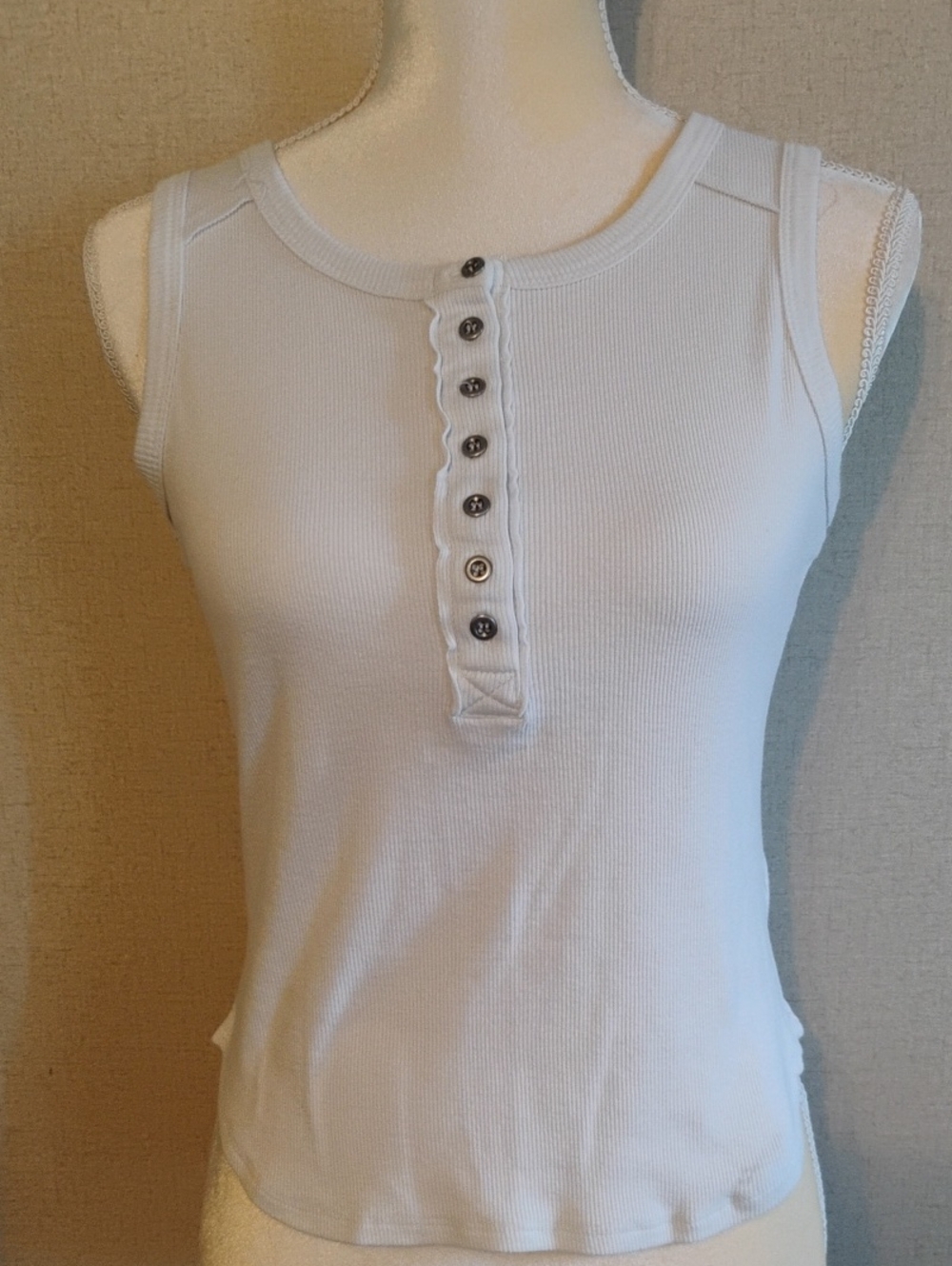 5/$20 Large Pink Rose White Ribbed Henley Tank Top